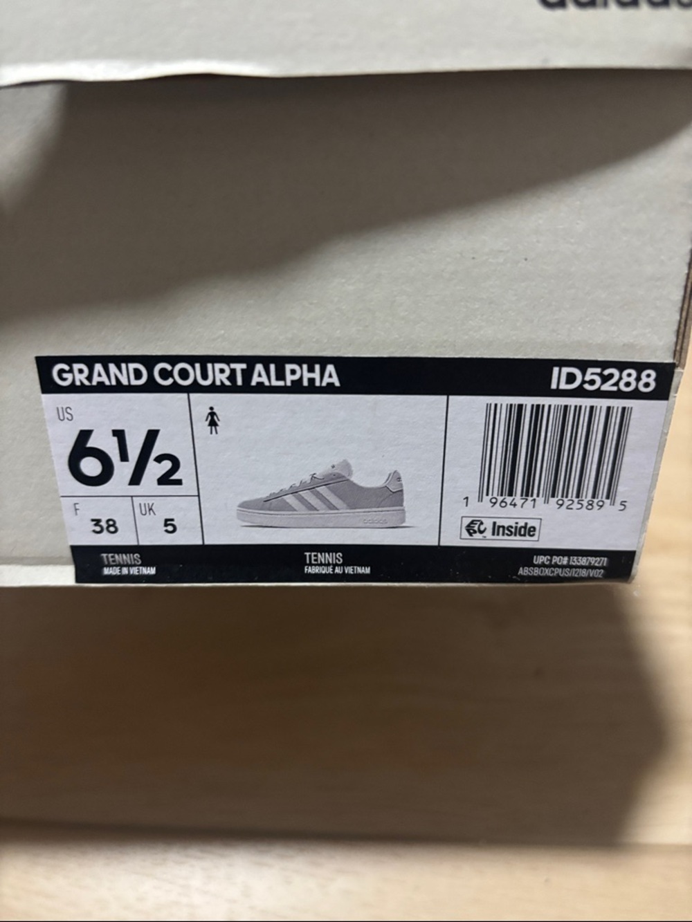 adidas Low-Top Sneaker in Light Gray and White - Picture 2 of 2